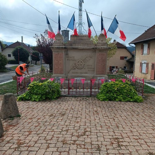 Nos villages se parent de rose pour Octobre Rose ! — photo 3 sur 8